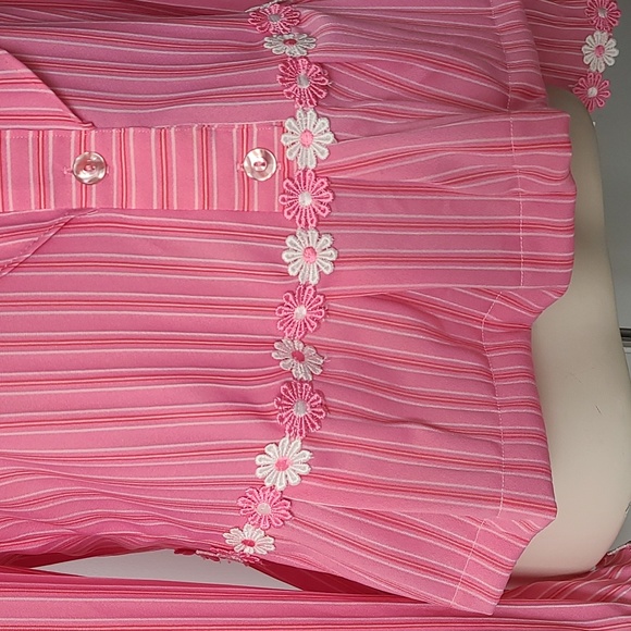 Refashioned Vintage Ruffle Floral Top (M/L) 💗🌸 - Picture 3 of 8